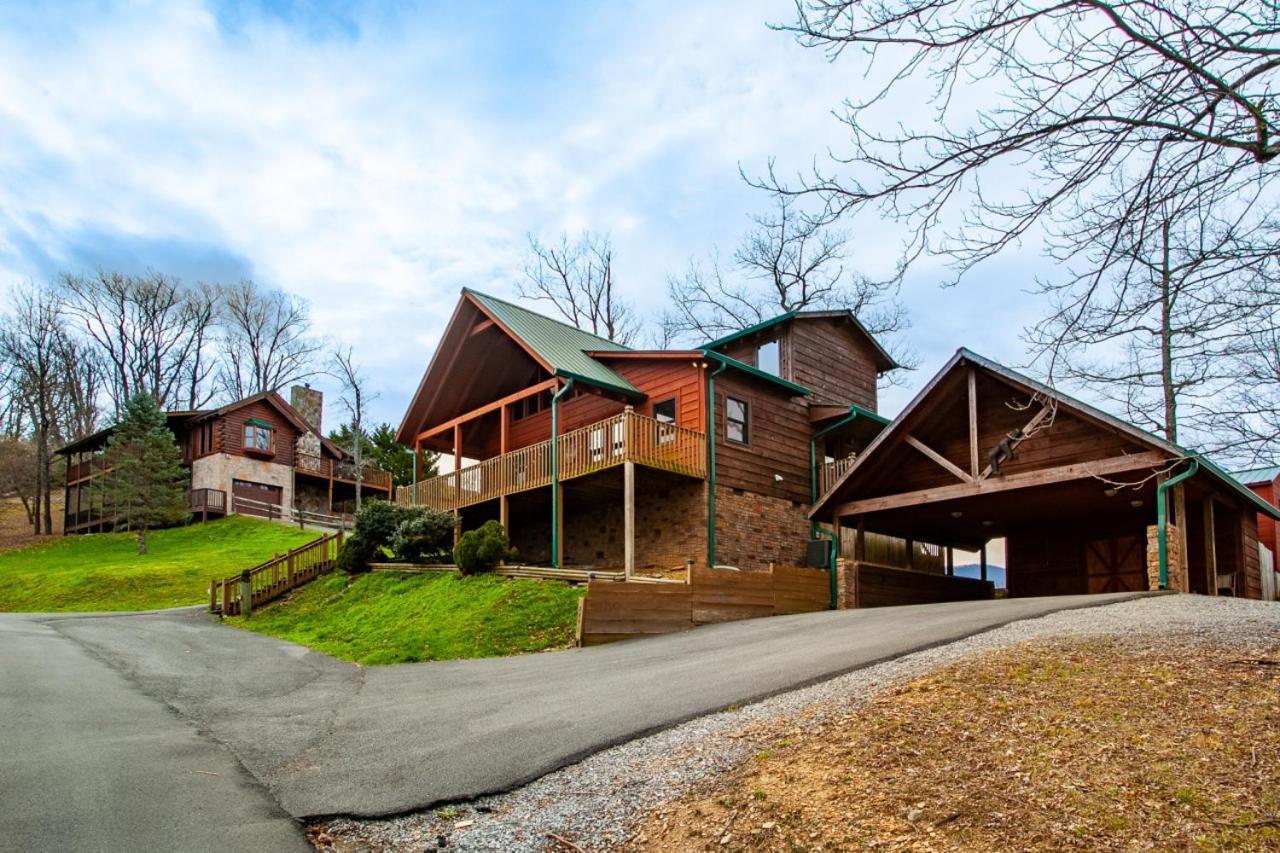 BLACK BEAR LODGE MTN VIEW WOOD FIREPLACE, PIGEON FORGE